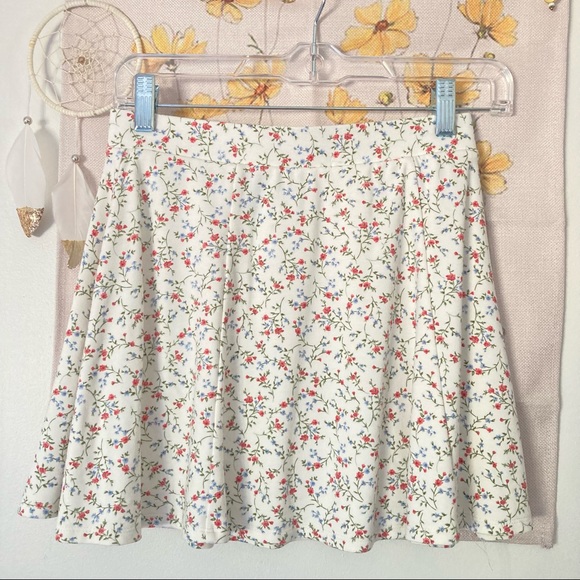 Forever 21 Dresses & Skirts - Forever21 floral skater skirt